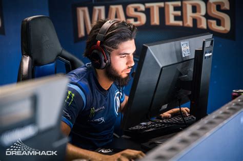 play csgo com.